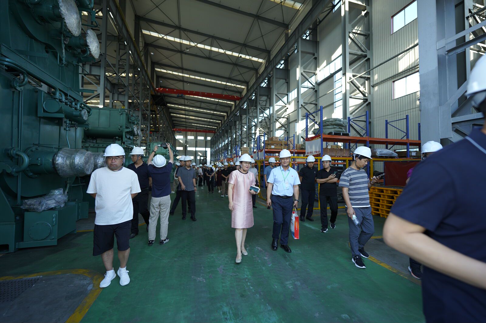 2024年（第十六屆）中國鋁用炭素年會暨碳材料發(fā)展論壇嘉賓蒞臨山東華鵬重工有限公司參觀指導(dǎo)