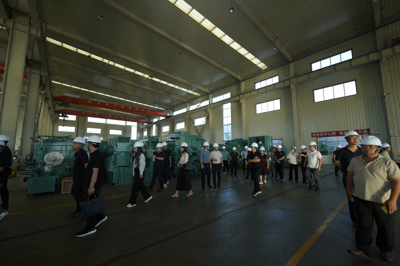 2024年（第十六屆）中國鋁用炭素年會暨碳材料發(fā)展論壇嘉賓蒞臨山東華鵬重工有限公司參觀指導(dǎo)