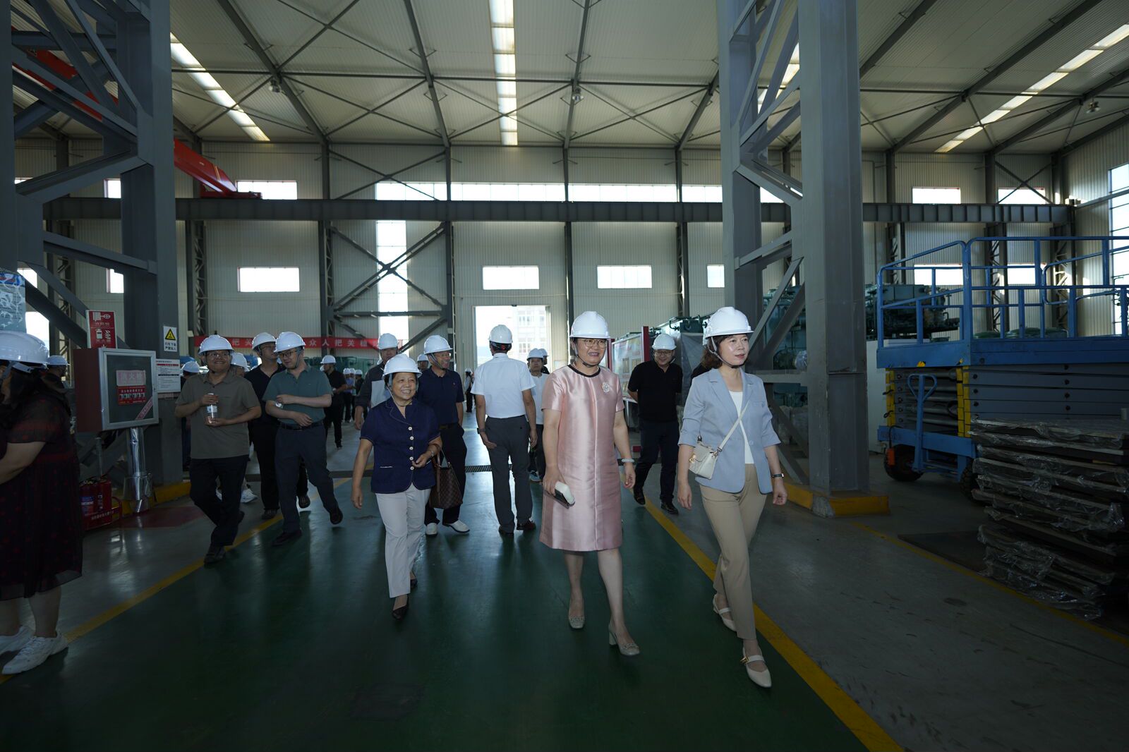 2024年（第十六屆）中國鋁用炭素年會暨碳材料發(fā)展論壇嘉賓蒞臨山東華鵬重工有限公司參觀指導(dǎo)